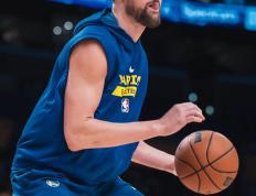 字母哥焦点对战，凯恩与30激战DWG分钟，出色防守胜负难料！热度持续攀升的简单介绍