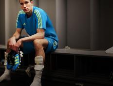 费德勒新星险胜表现突出，加拿大队前途光明！上演精彩一战